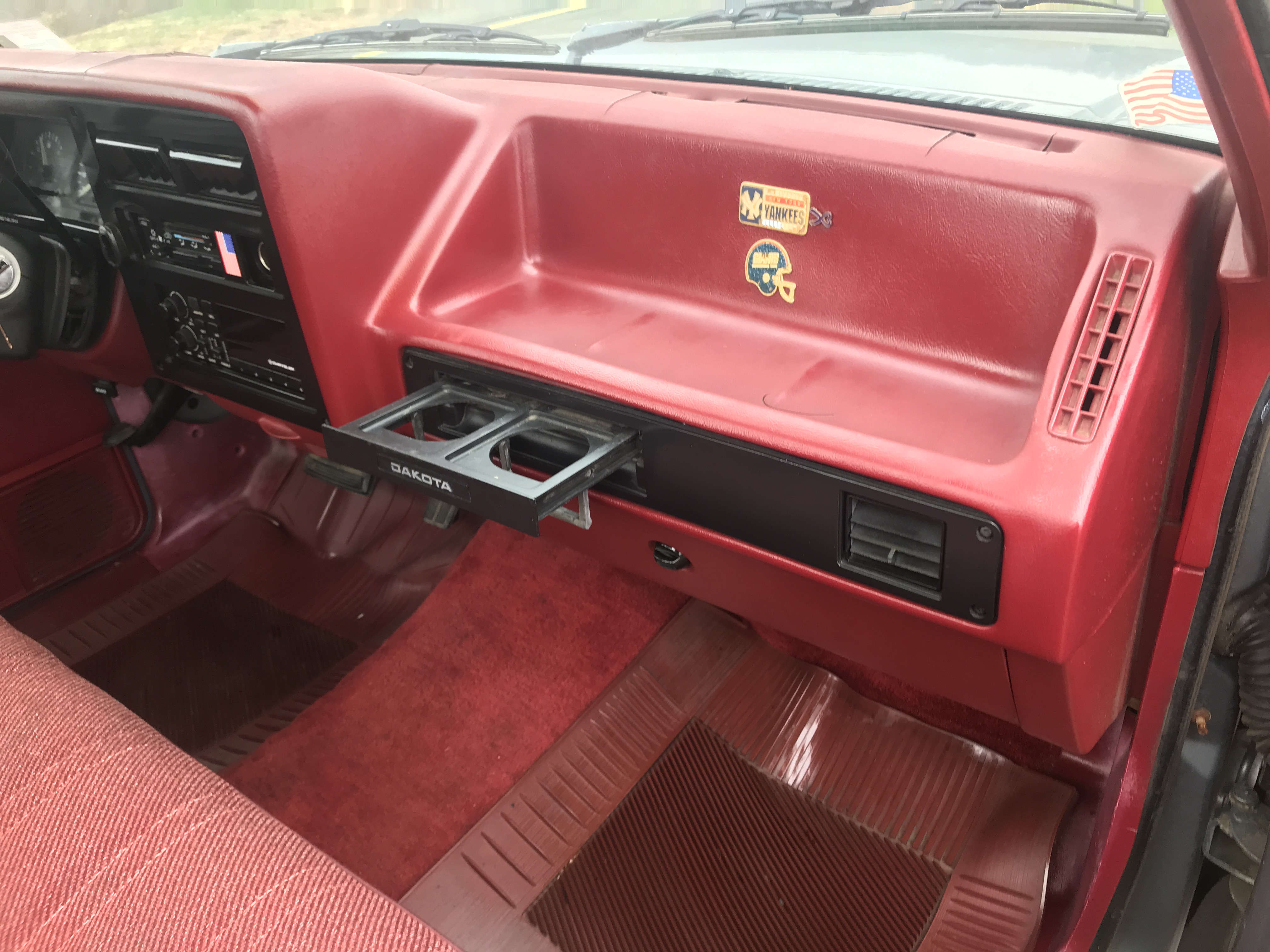 1991 Dodge Dakota Pickup ONE OWNER 117K 8 foot bed and roomy bench seating NICE — photo 20